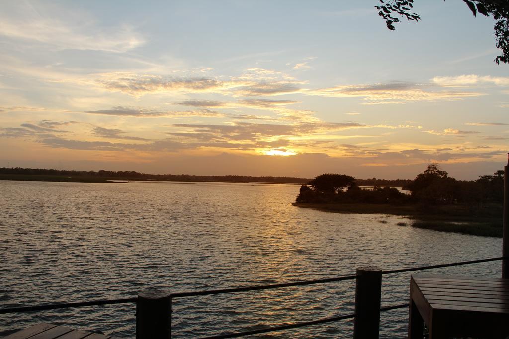 Lake Wind Hotel Tissamaharama Zewnętrze zdjęcie
