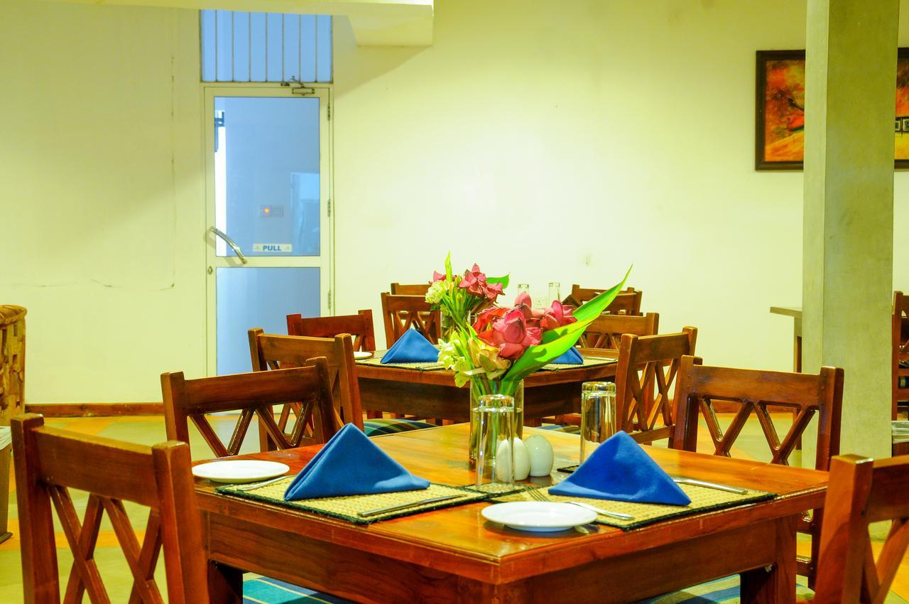 Lake Wind Hotel Tissamaharama Zewnętrze zdjęcie